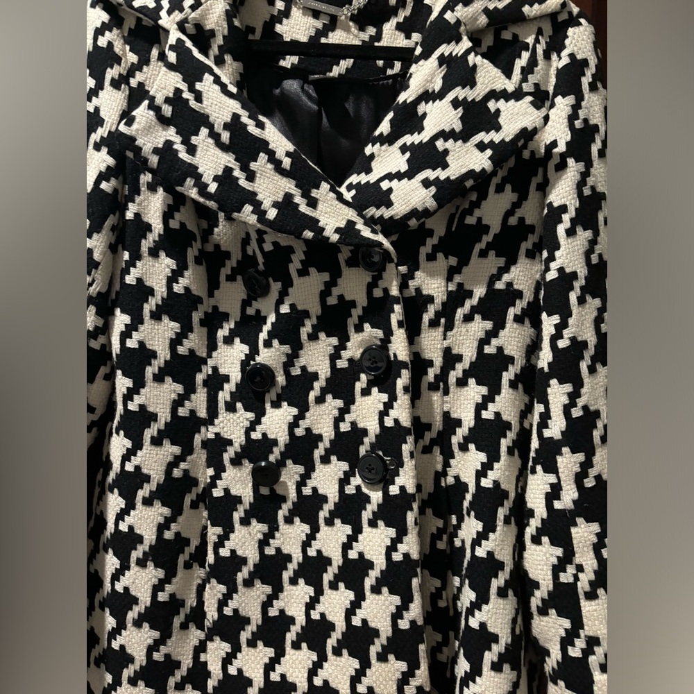 White house black market houndstooth double breasted, medium length lined coat.